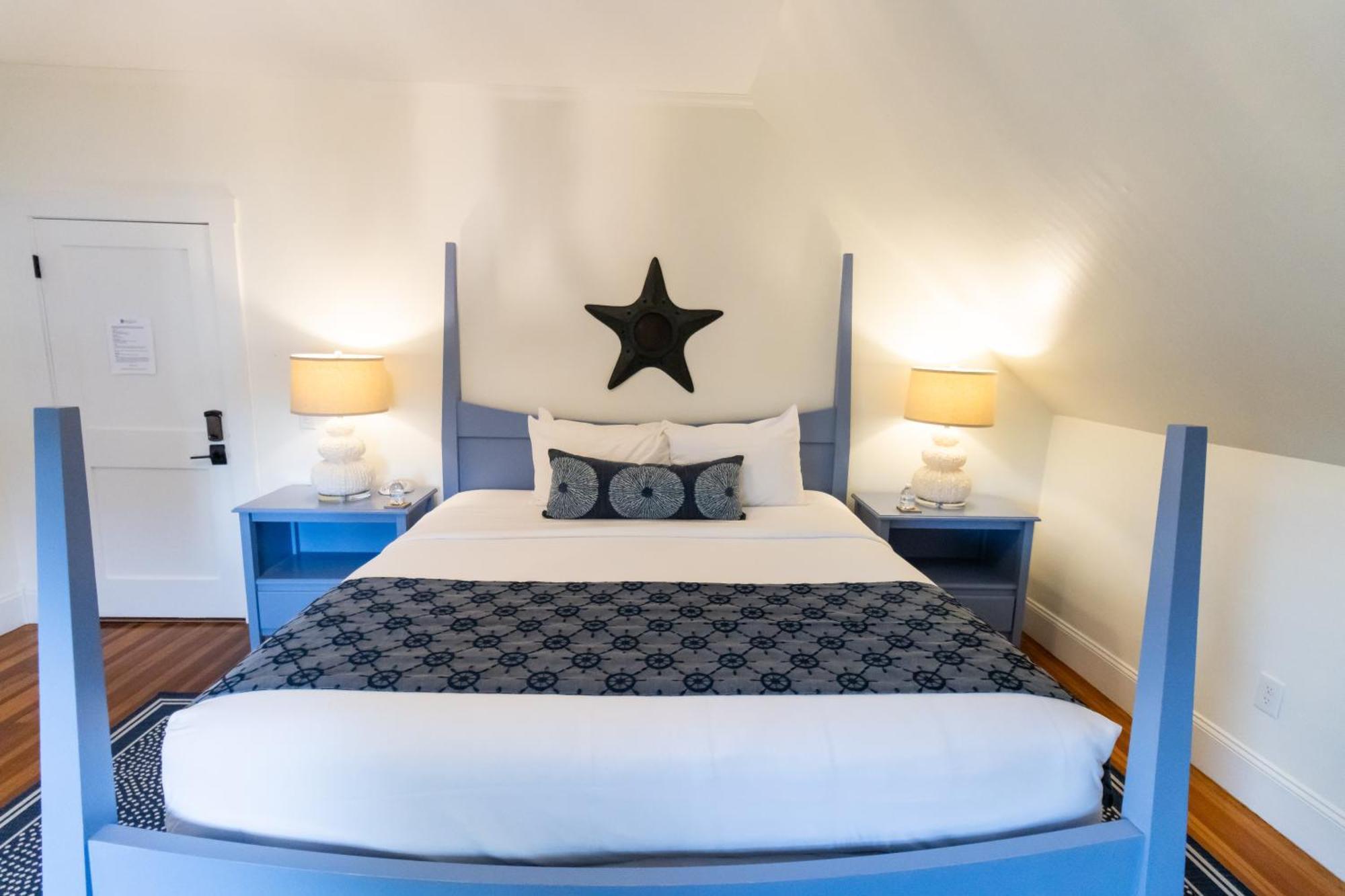 Paws On Pelham (Adults Only) Bed & Breakfast Нюпорт Екстериор снимка