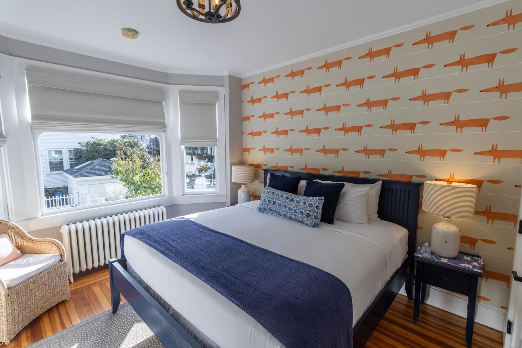 Paws On Pelham (Adults Only) Bed & Breakfast Нюпорт Екстериор снимка