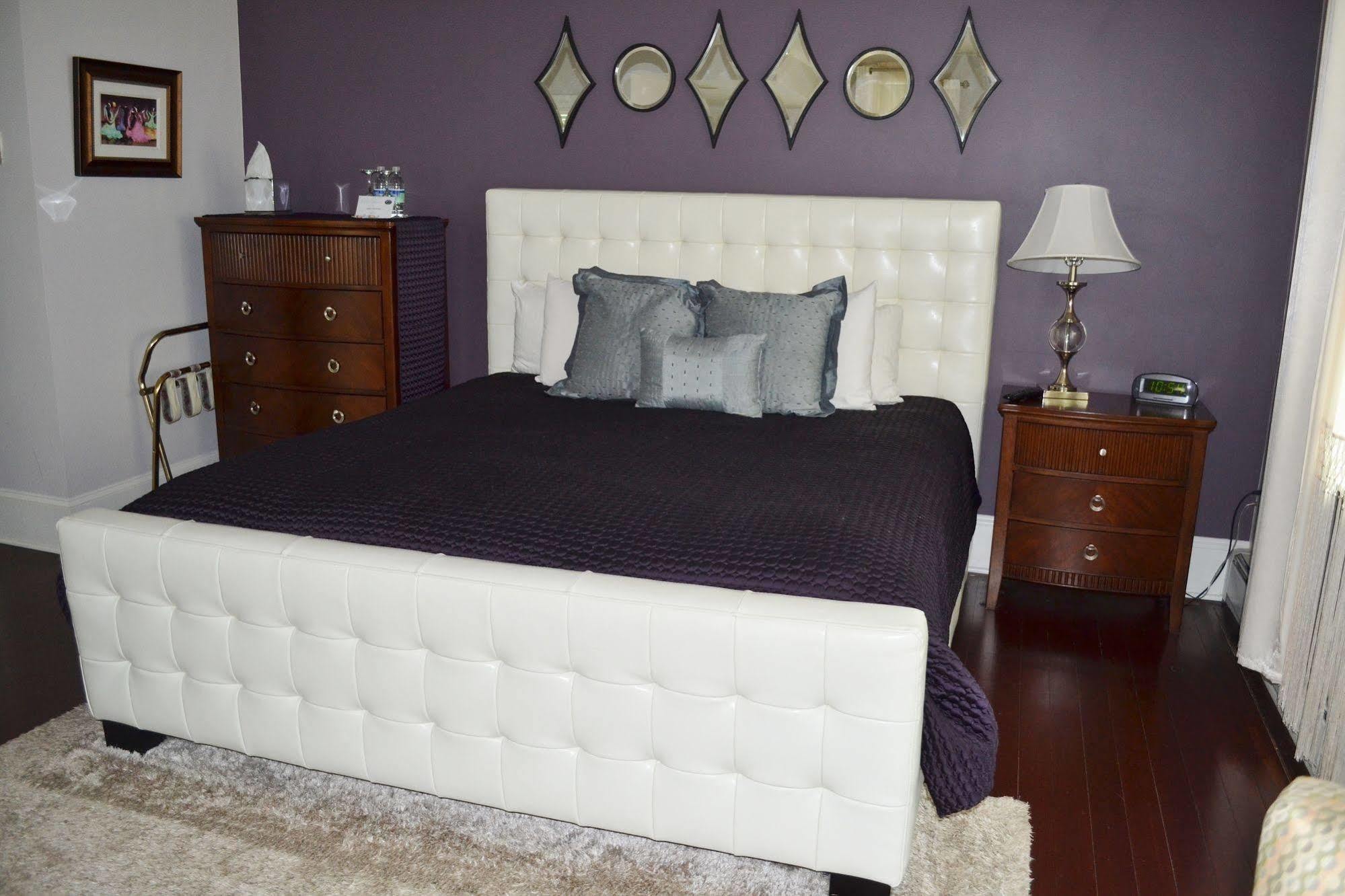 Paws On Pelham (Adults Only) Bed & Breakfast Нюпорт Екстериор снимка