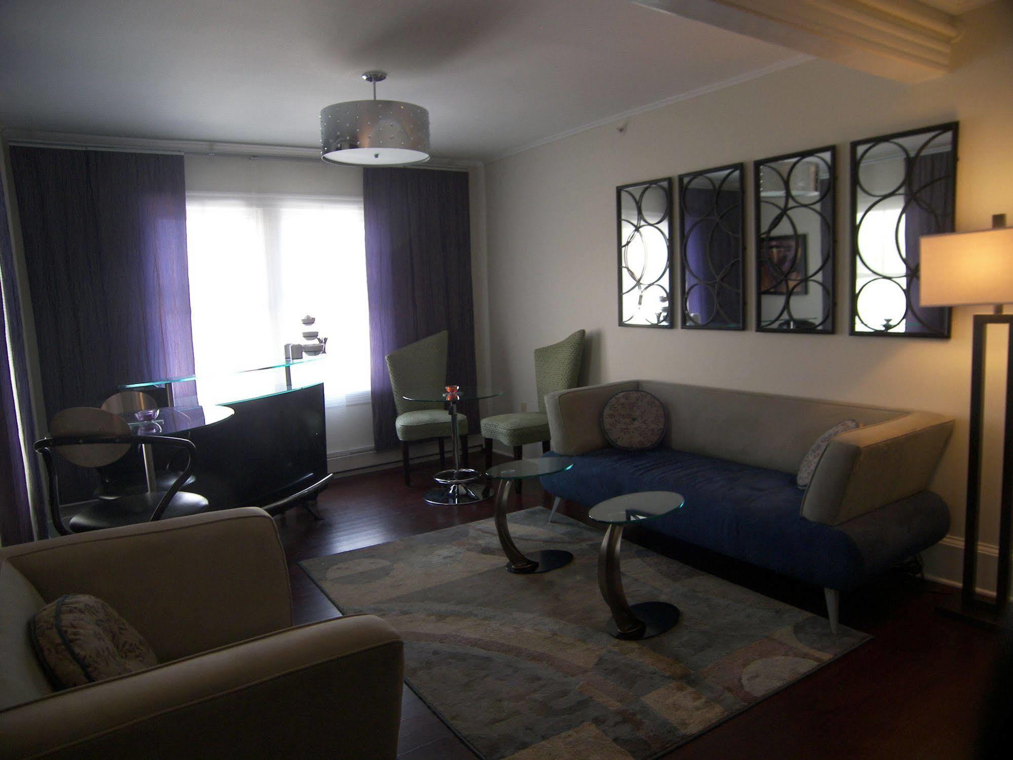 Paws On Pelham (Adults Only) Bed & Breakfast Нюпорт Екстериор снимка